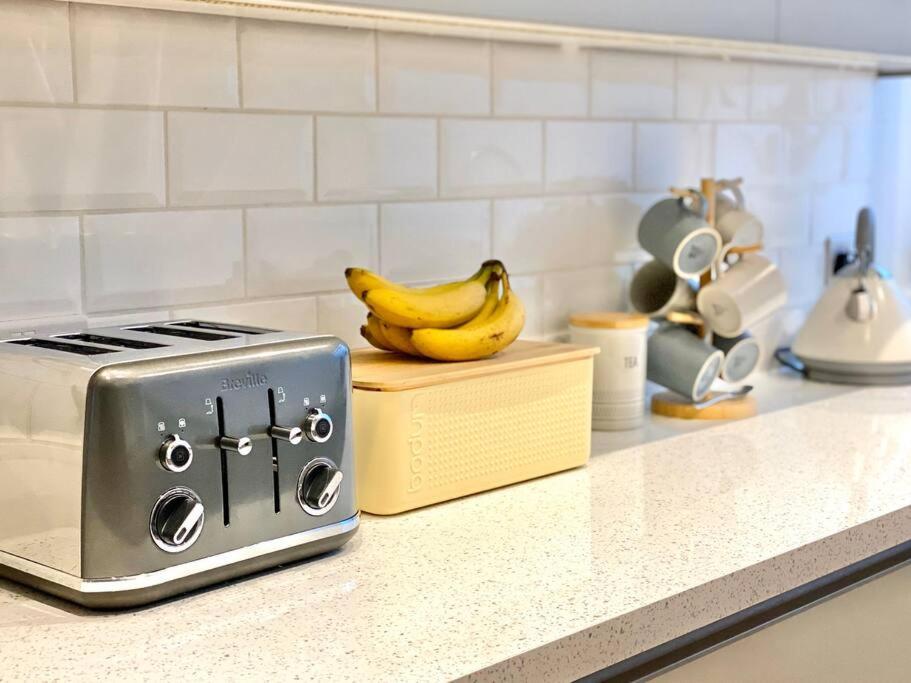 2Bdr Modern Apartment In Hammersmith West 伦敦 外观 照片